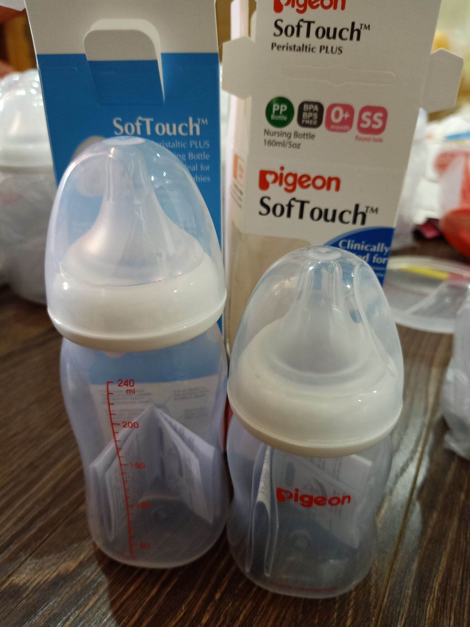 Bình sữa pigeon Softouch cổ rộng160ml/240ml núm ti rất mềm [màu vàng]