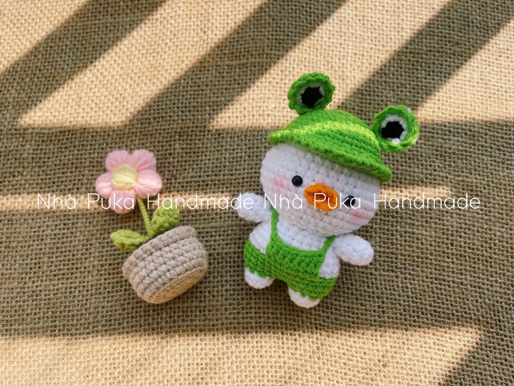 Vịt bông mũ ếch bằng len Handmade có sẵn