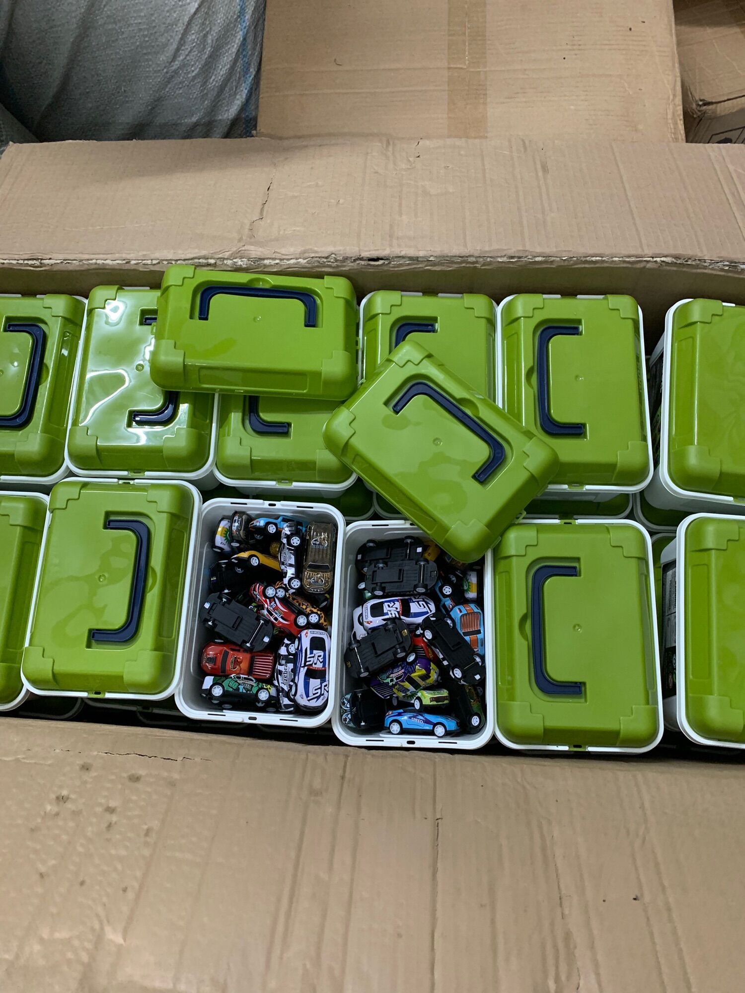 SET 30 Ô TÔ KÈM HỘP ĐỰNG CHO BÉ