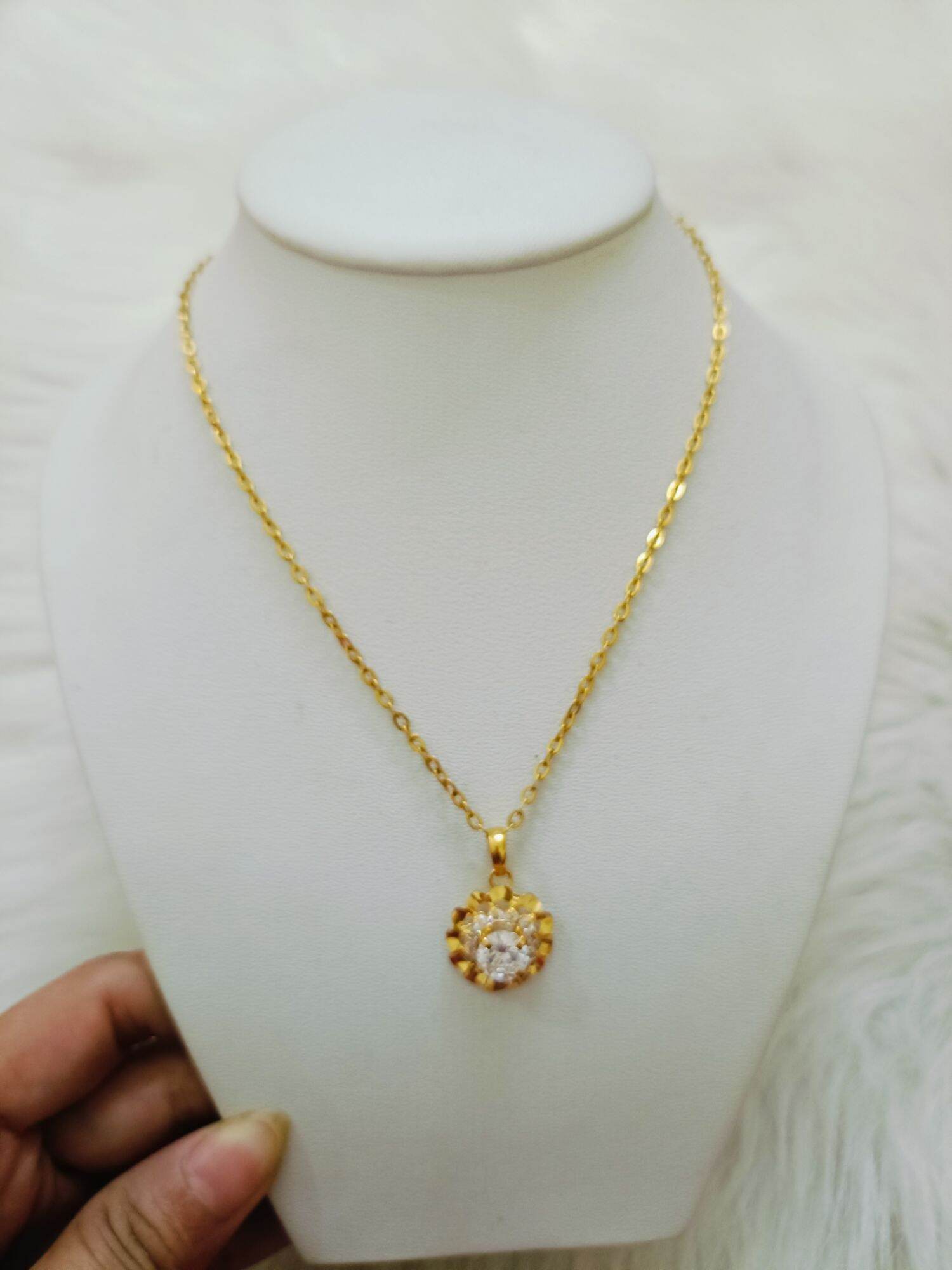 Dây chuyền mặt đá vàng tây non tuổi