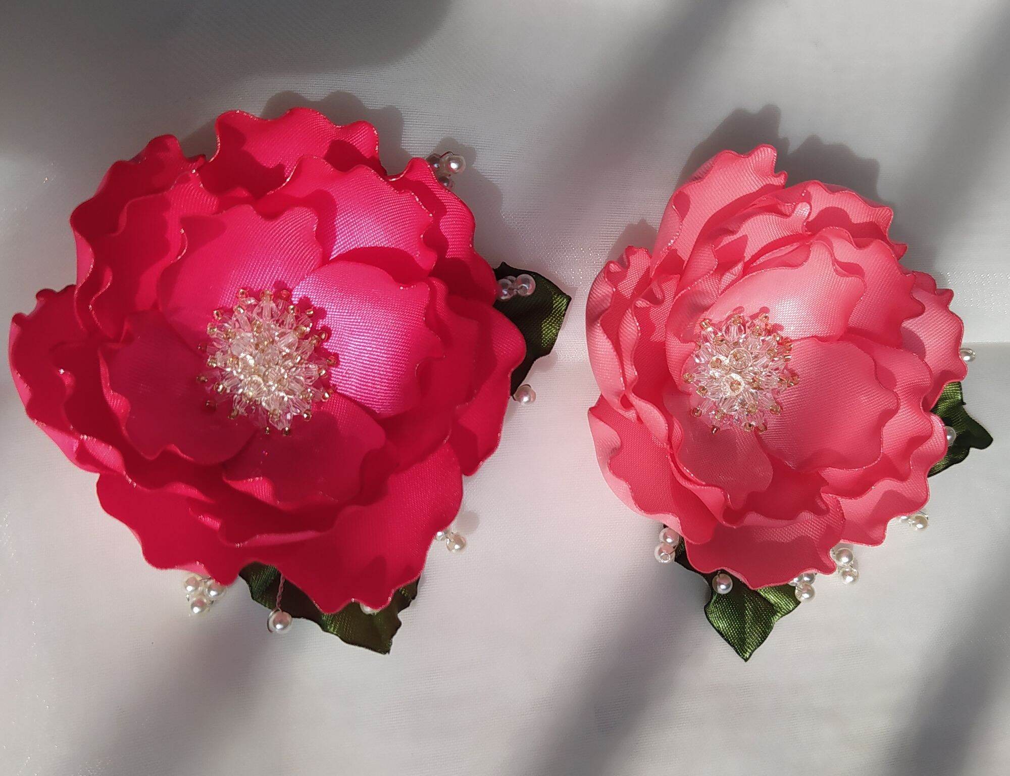 Hoa cài áo handmade Canto màu hồng phối hạt