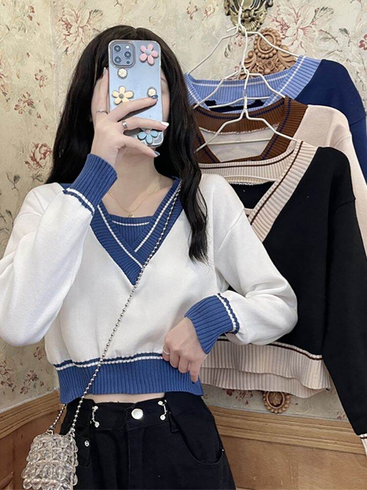 Áo len croptop thủy thủ cổ V tay dài