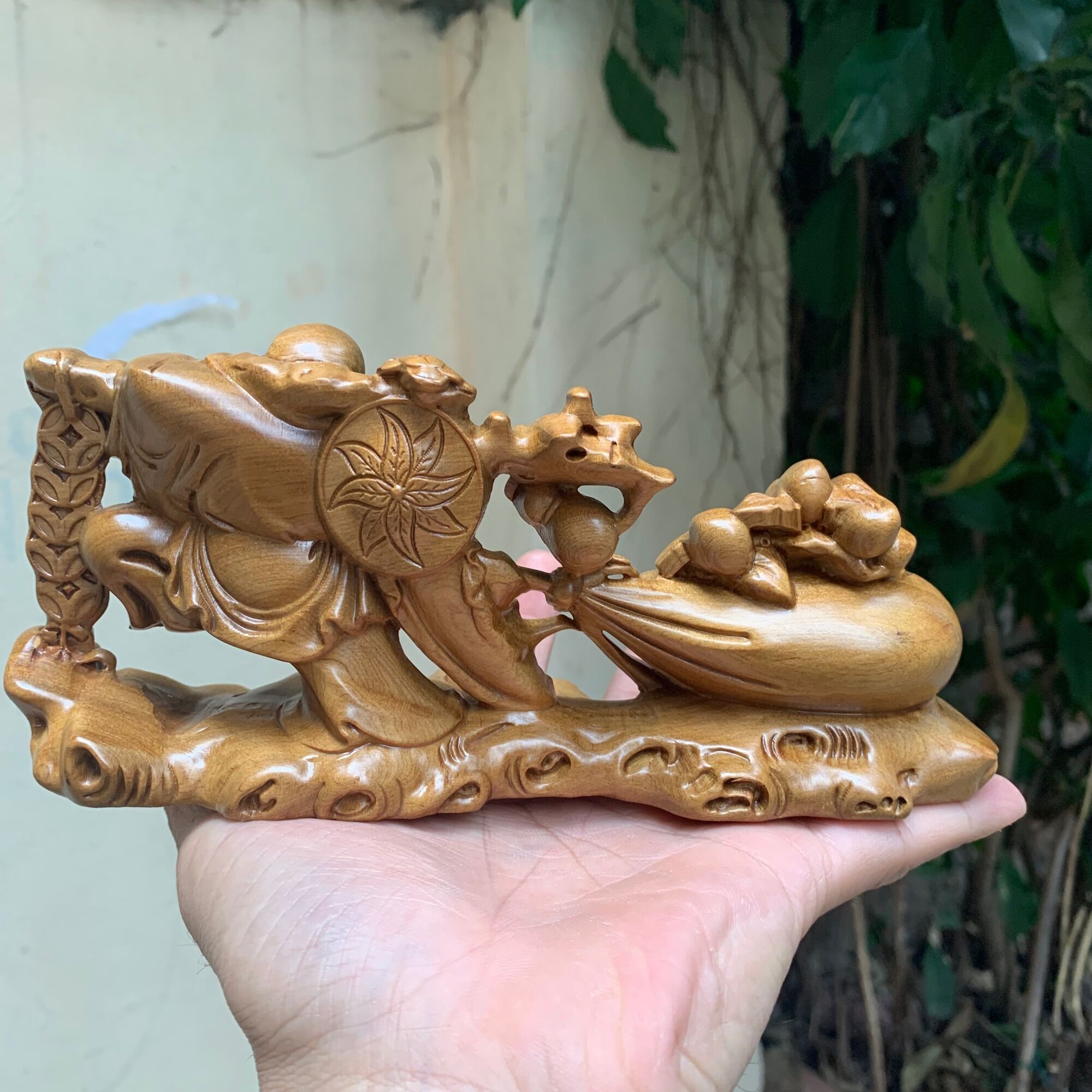 Tượng phật di lặc gỗ bách xanh