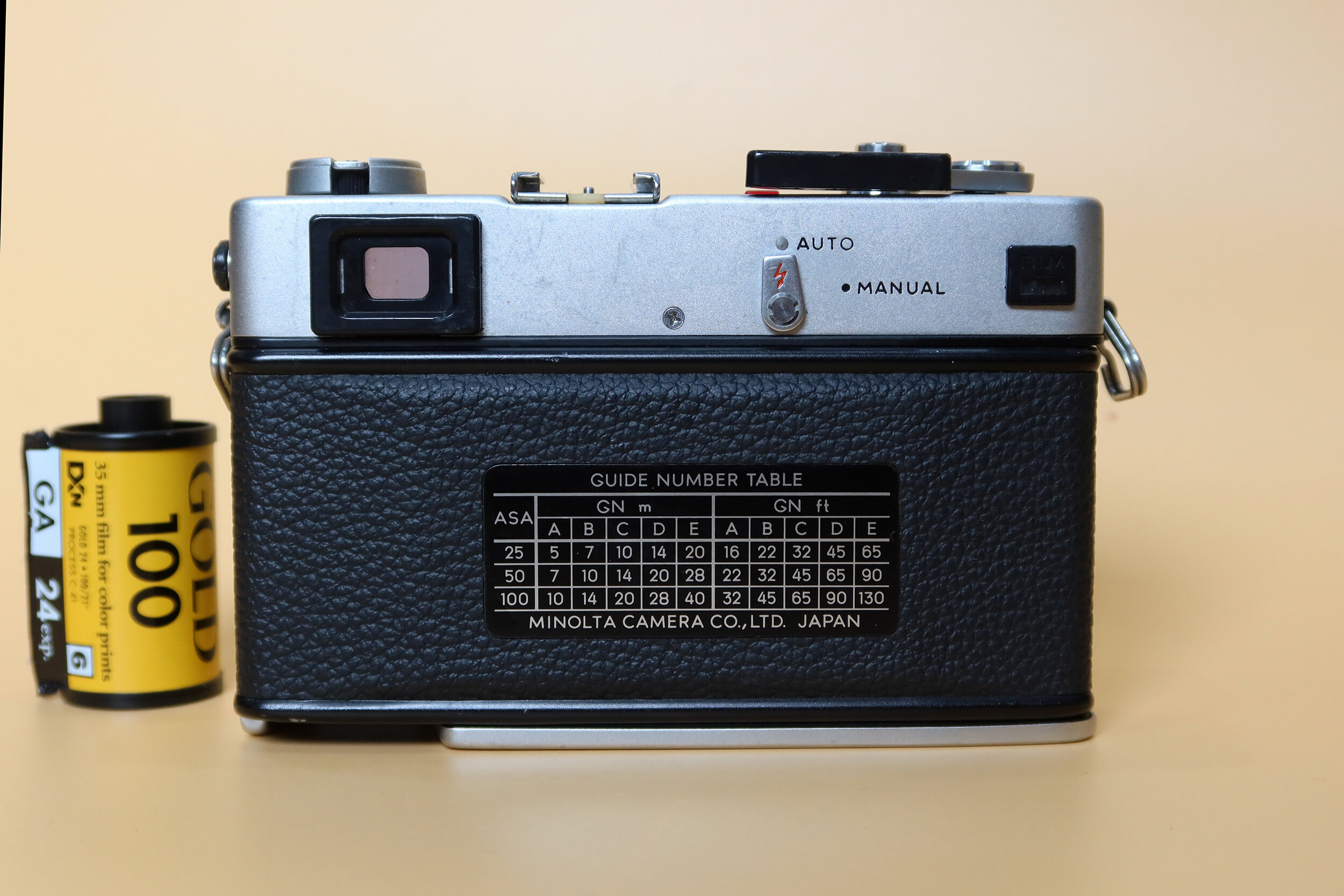 Máy ảnh film Minolta Hi-Matic E