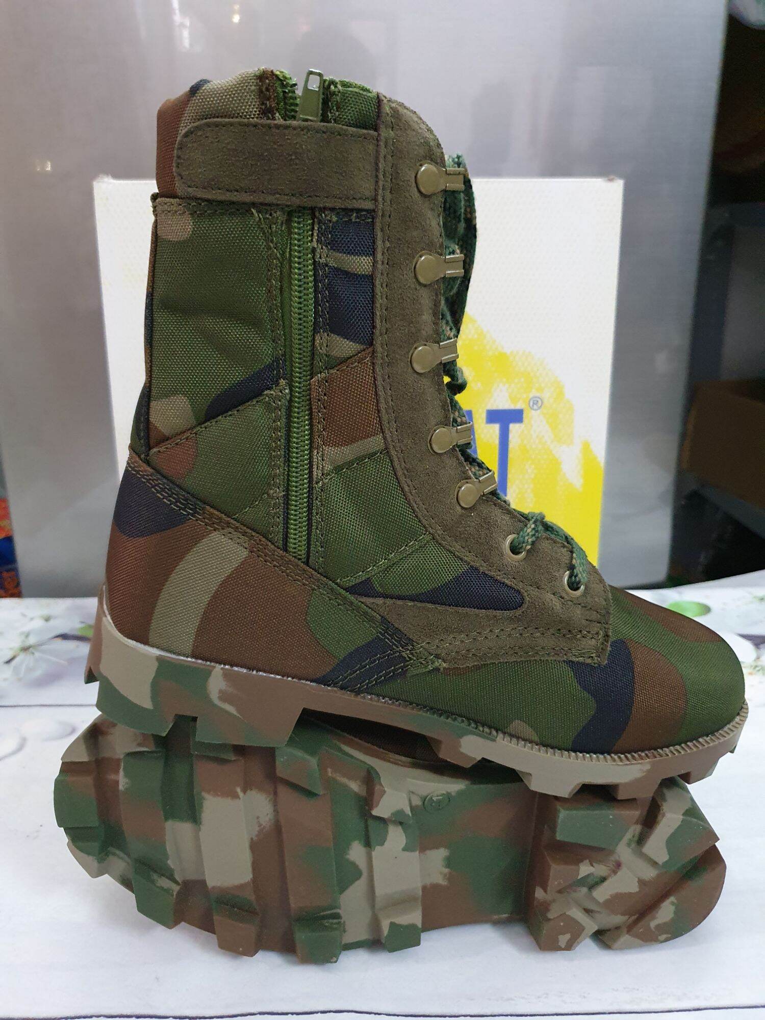 Giày cổ cao