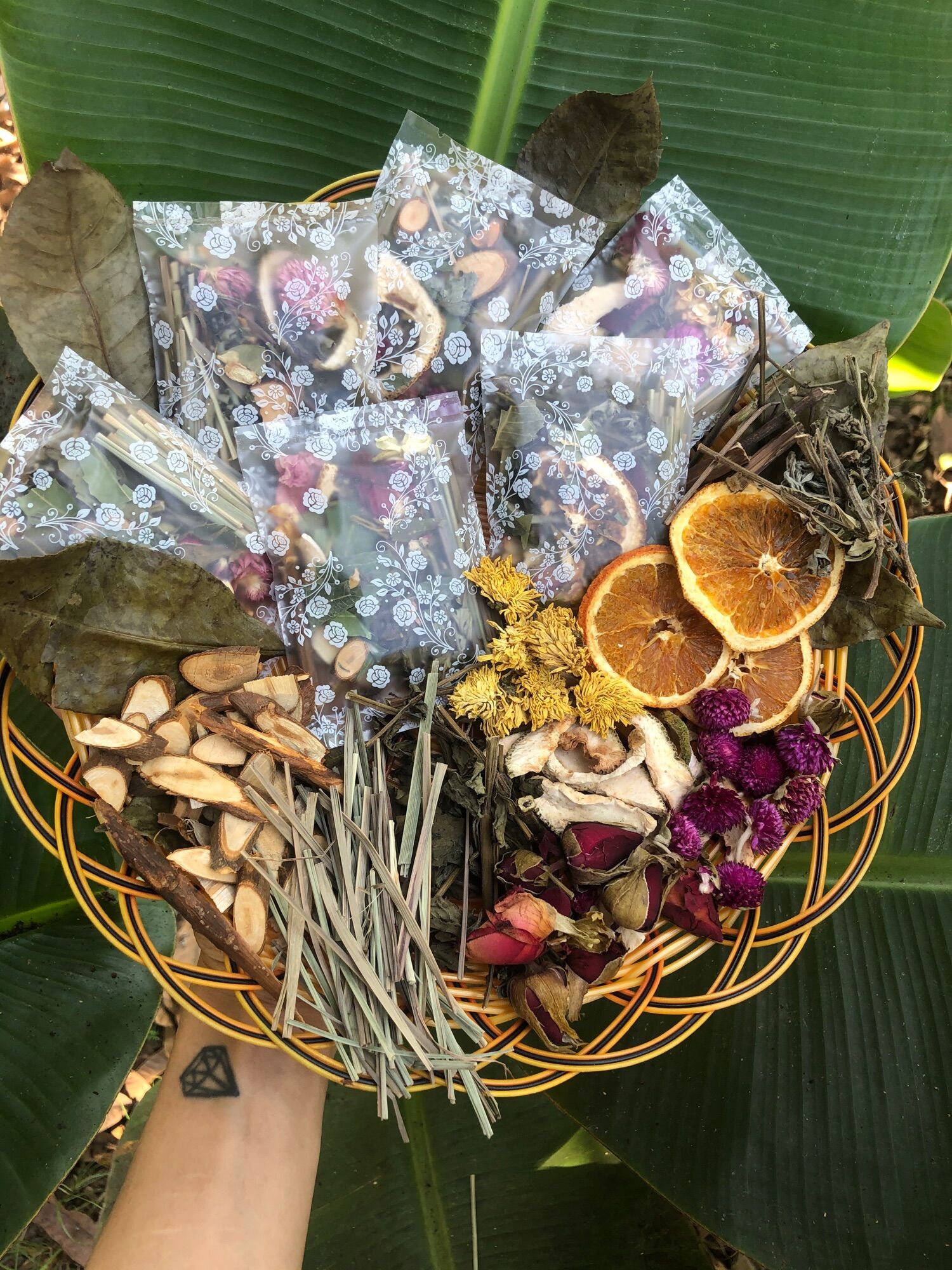 100gr chia 8 gói thảo dược xông mặt.