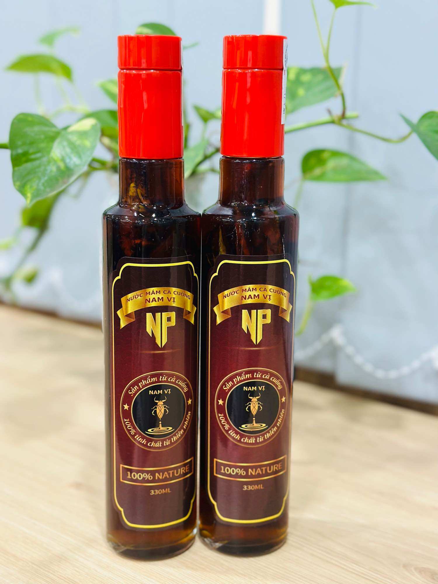 Nước mắm cà cuống 330ml và 2 con cà cuống đực