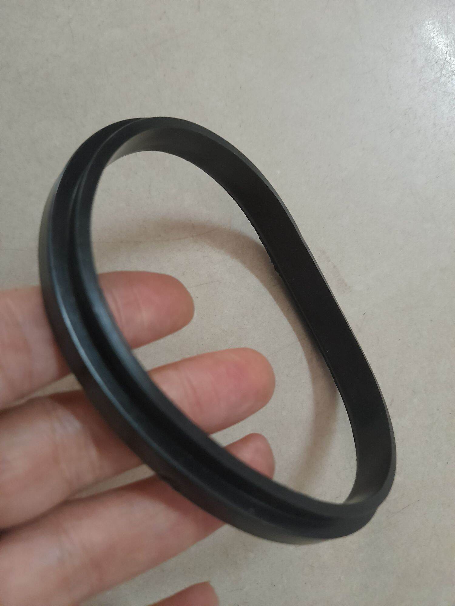 Ron đồng hồ xe 67 ( cao su )và Cúp 81 ( nhựa cứng ).