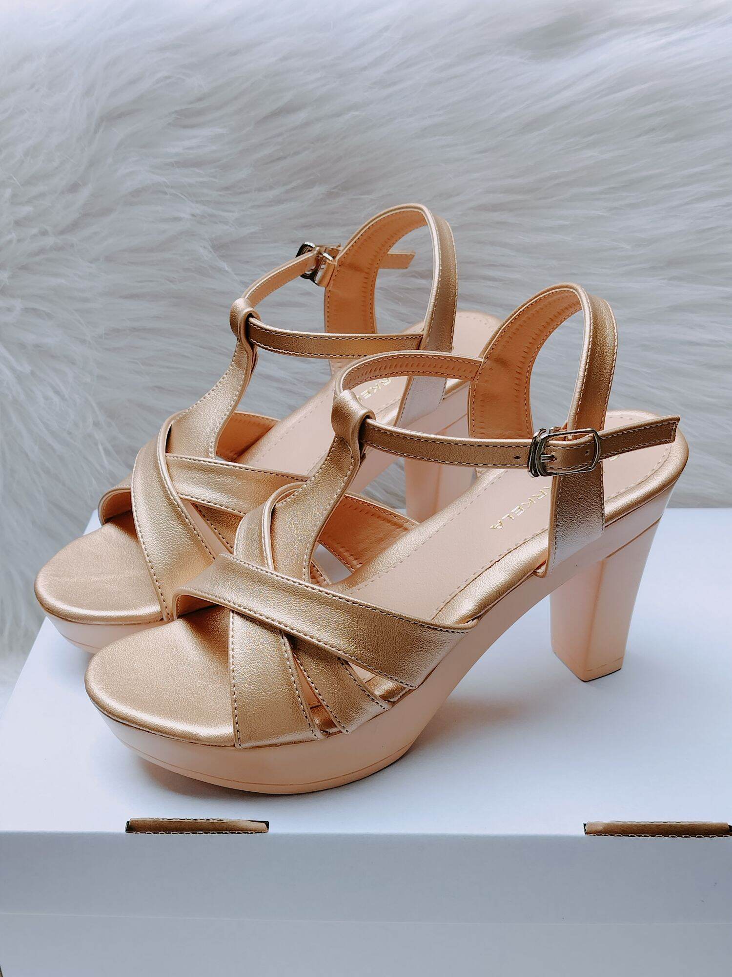 Sandanl nữ cao 9cm.Hậu khóa gài