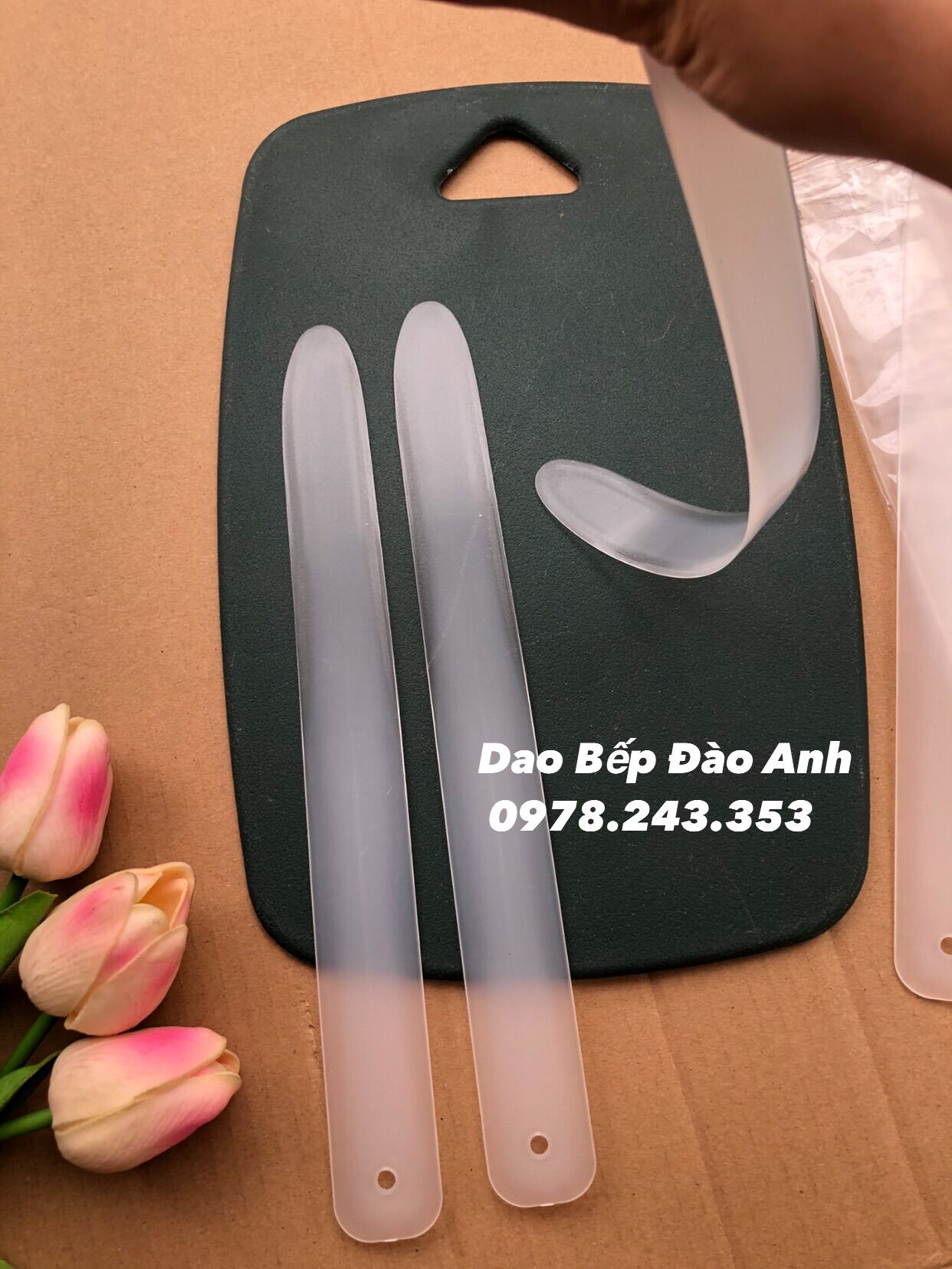 Dao lấy cơm dừa nguyên trái kiểu thái