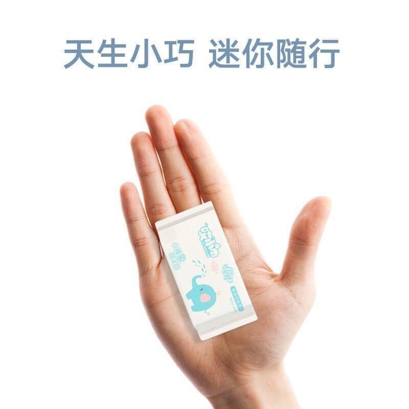 Khăn giấy ướt mini- Lốc 8 gói nhỏ 64 tờ