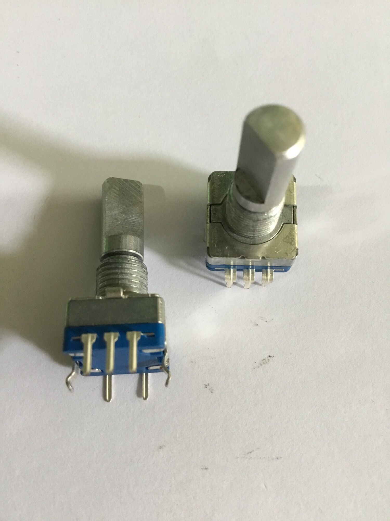 1 chiếc volume vô cấp cán dài 20mm