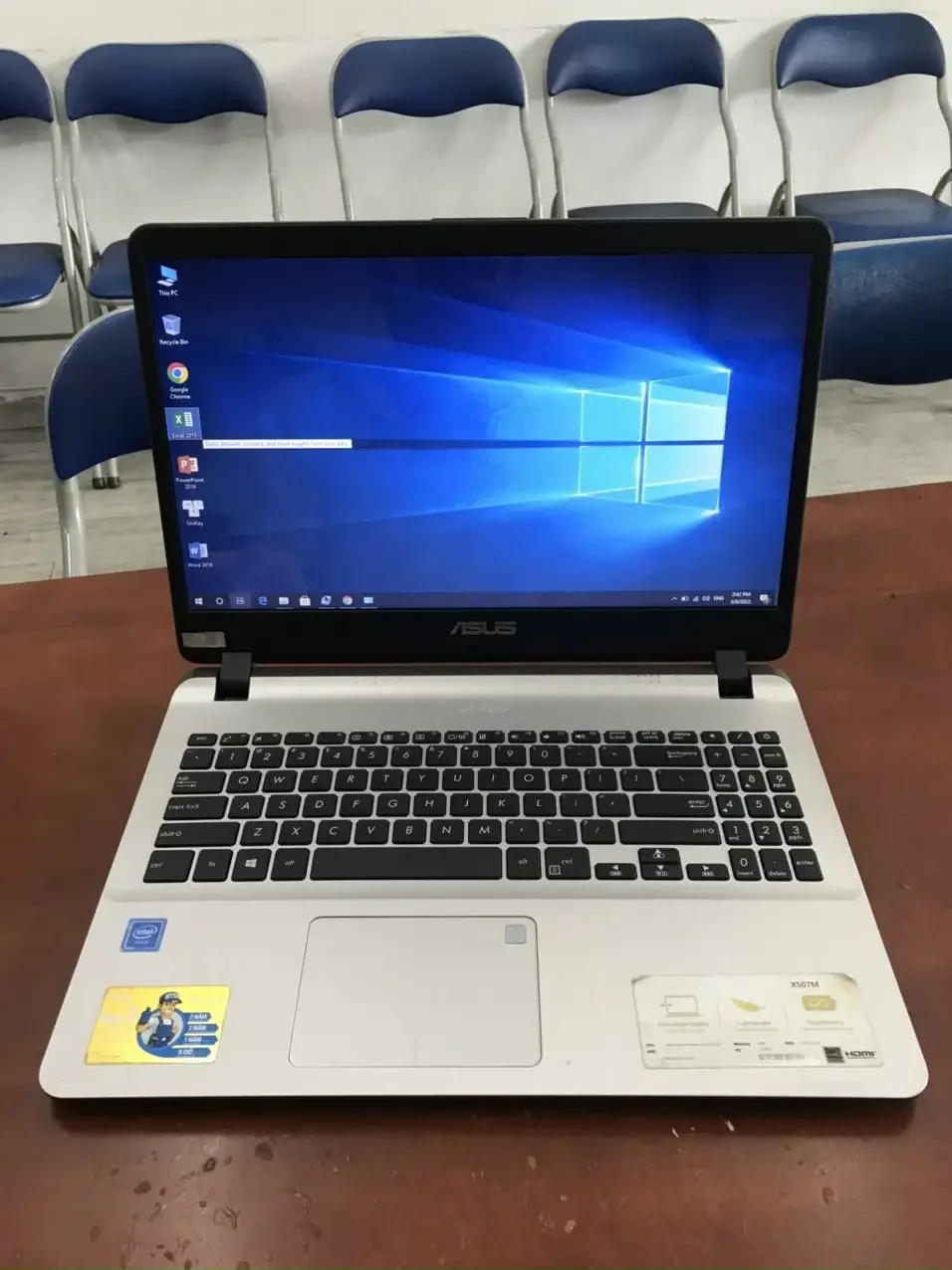 Laptop aus văn phòng học online