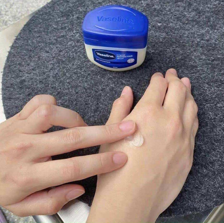 Sáp dưỡng Vaseline 49g của Mỹ
