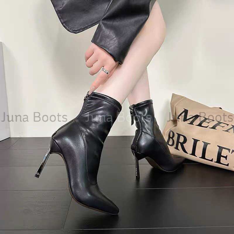Boots cổ ngắn da mềm gót nhọn đính đá sang chảnh hàng quảng châu cao cấp - Tiemgiayboot Juna