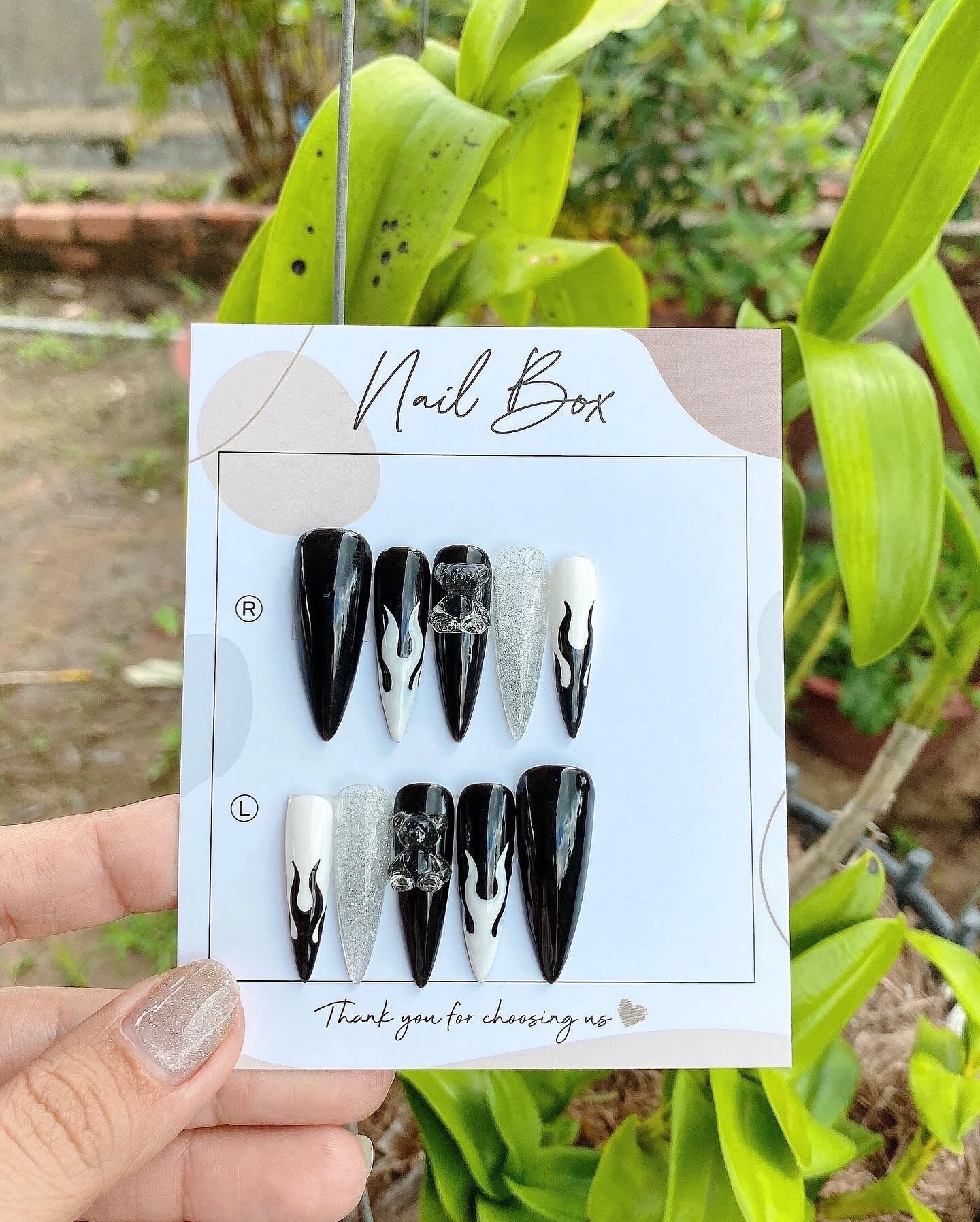 Nailbox mẫu cá tính trắng đen
