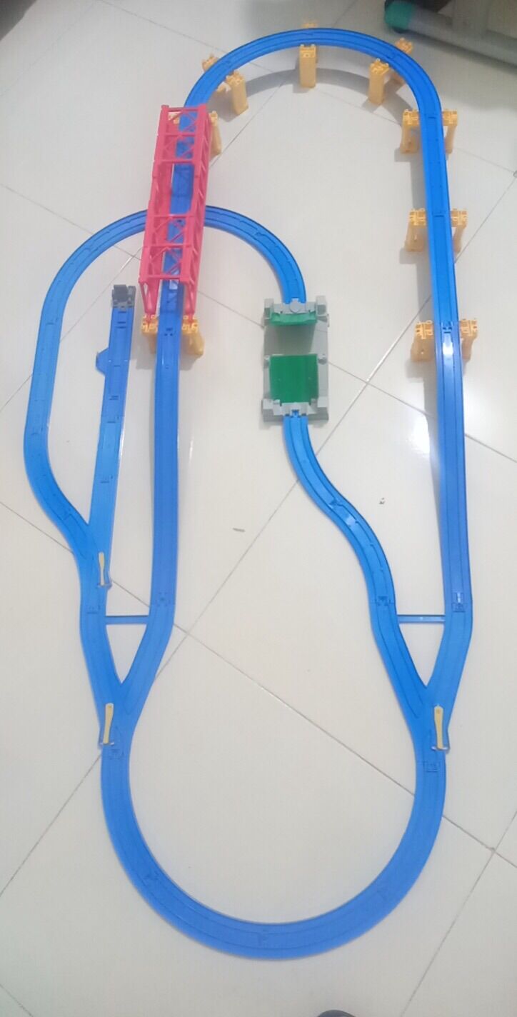 Ray tàu Takara Tomy to khổng lồ