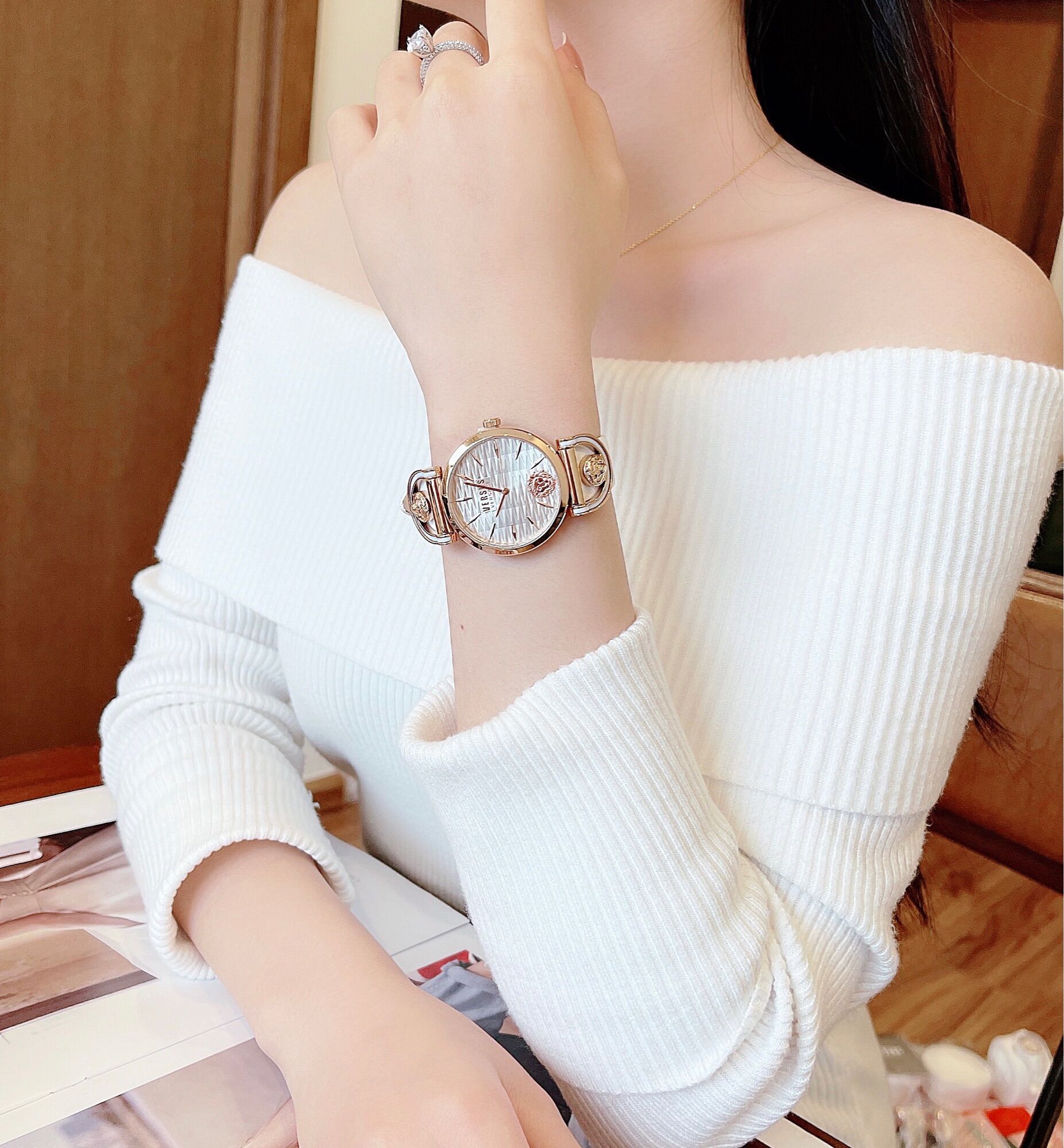 Đồng Hồ Nữ Versus Ise