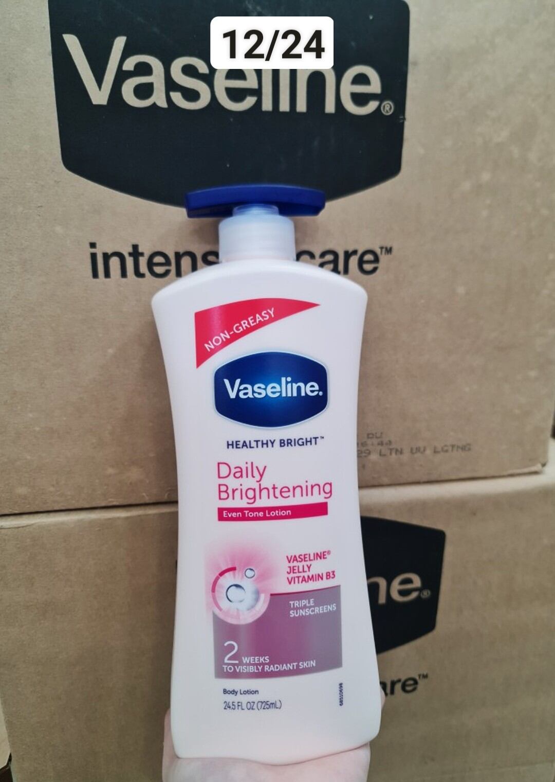 Sữa dưỡng thể trắng da cấp ẩm vaseline Mỹ 725ml