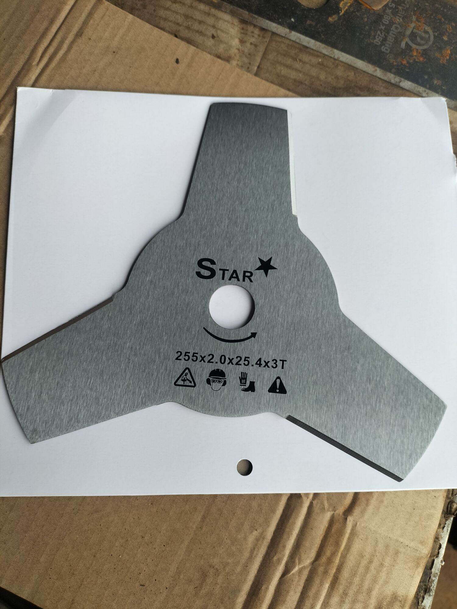 Lưỡi dao cắt cỏ 3 cạnh 3t ×2.0 hiệu star*