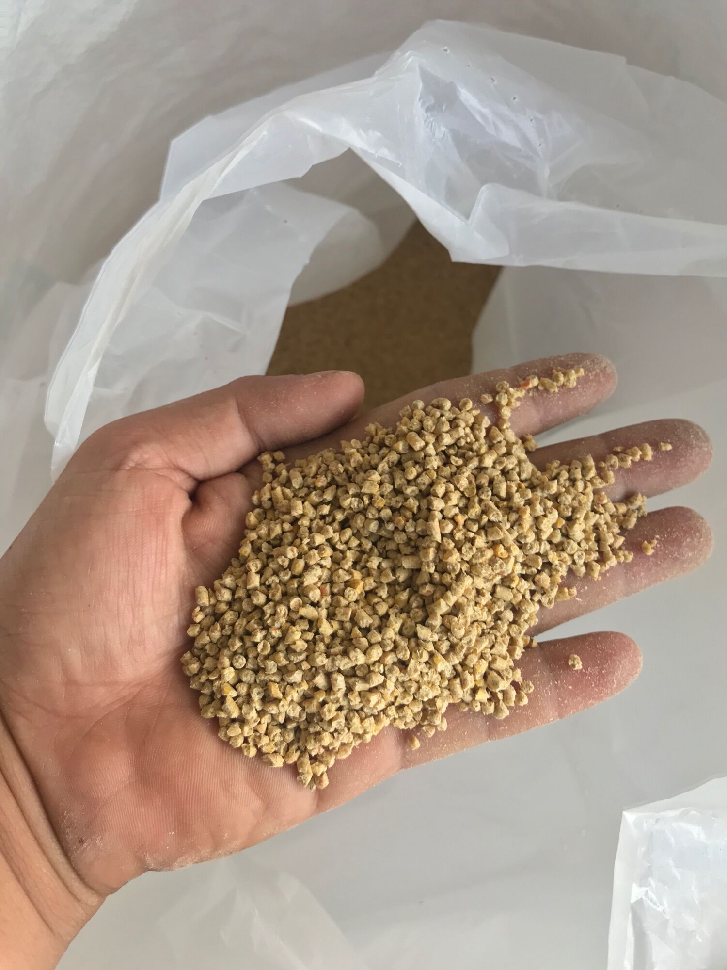 1kg thức ăn hỗn hợp cho gà con
