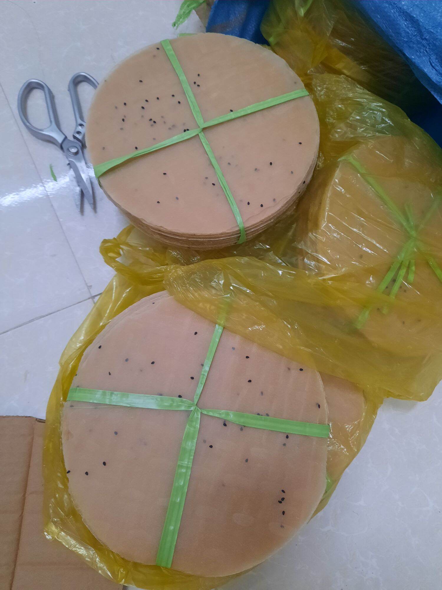 1 xấp bánh tráng nướng Đà Lạt