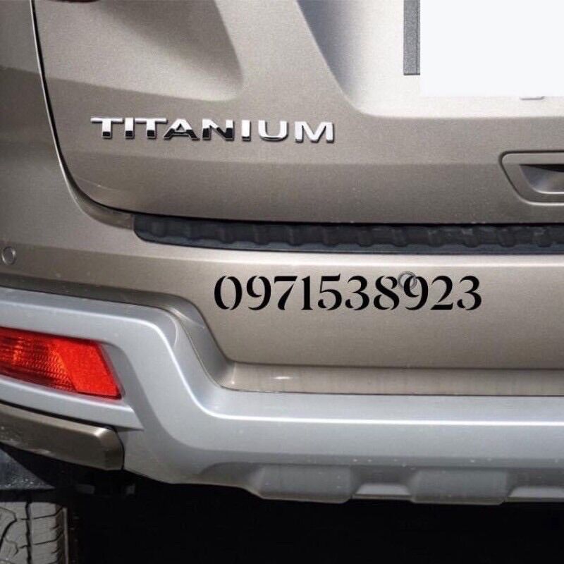 logo chữ TITANIUM dán đuôi xe FORD EVERETS ECOSPORT