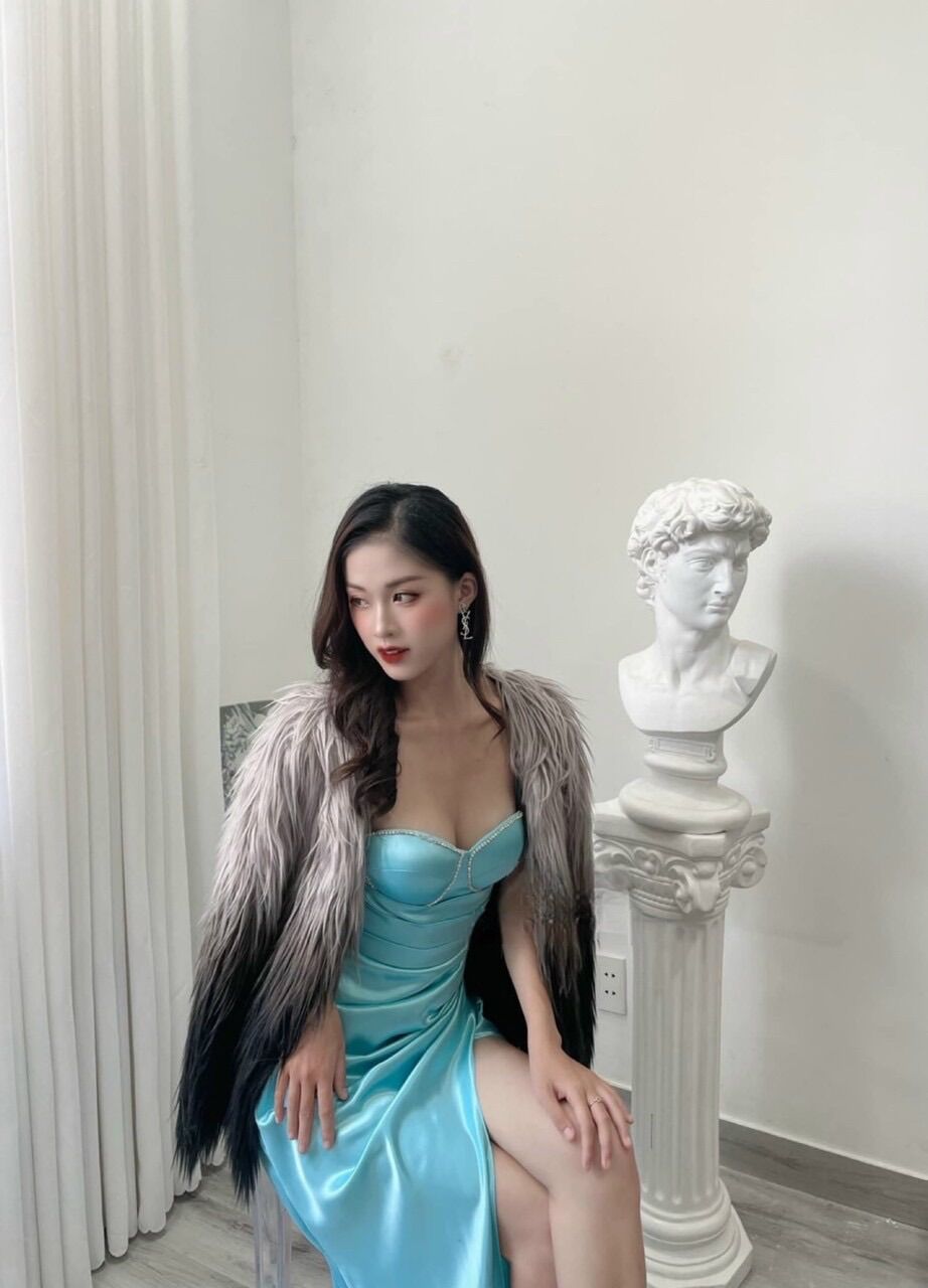 ĐẦM BODY CUP XẼ ĐÙI ĐÍNH ĐÁ VÀ KHÔNG
