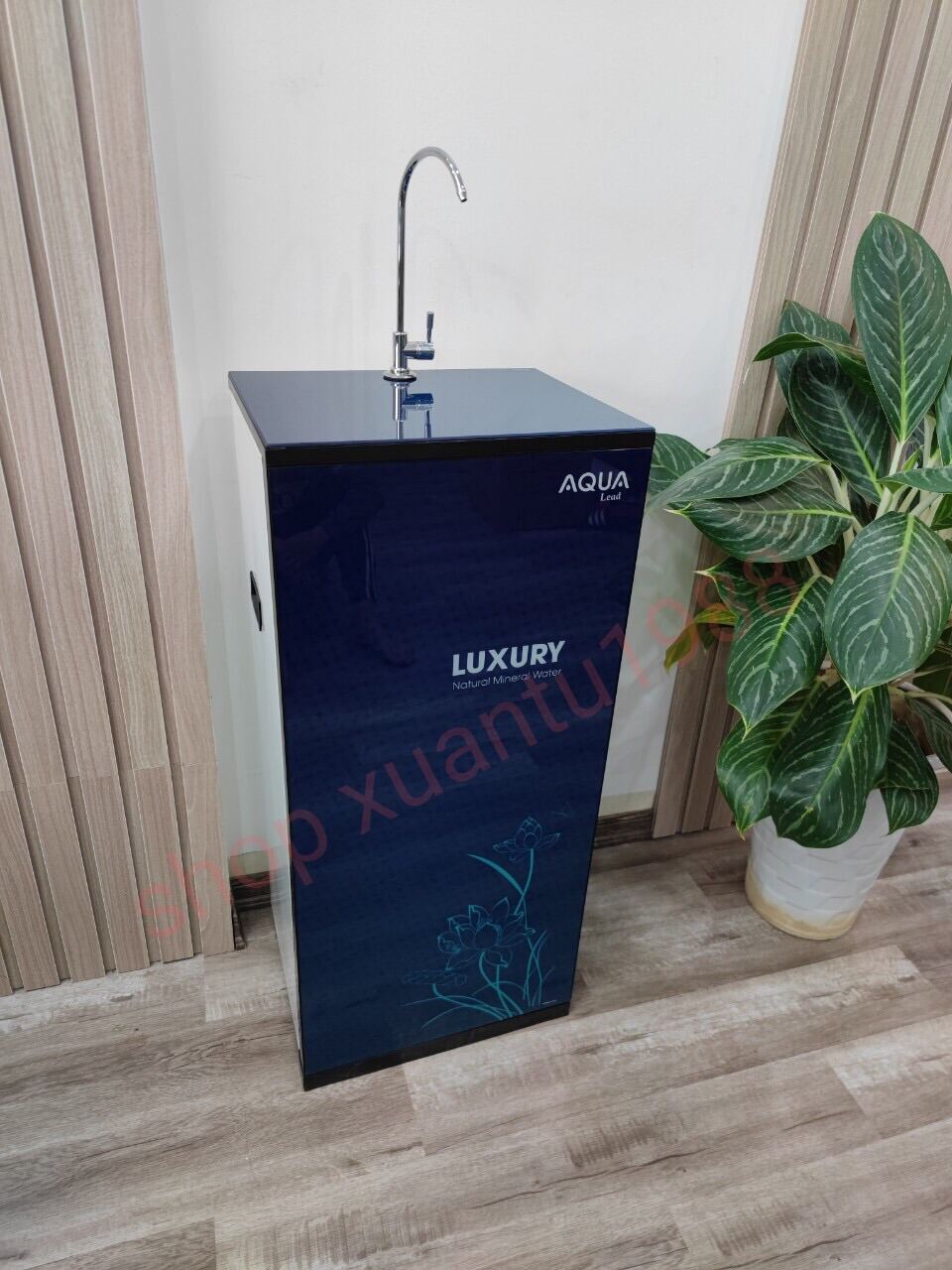 Máy lọc nước RO Aqua lead 11 cấp lọc có vỏ tủ kính cường lực 4d