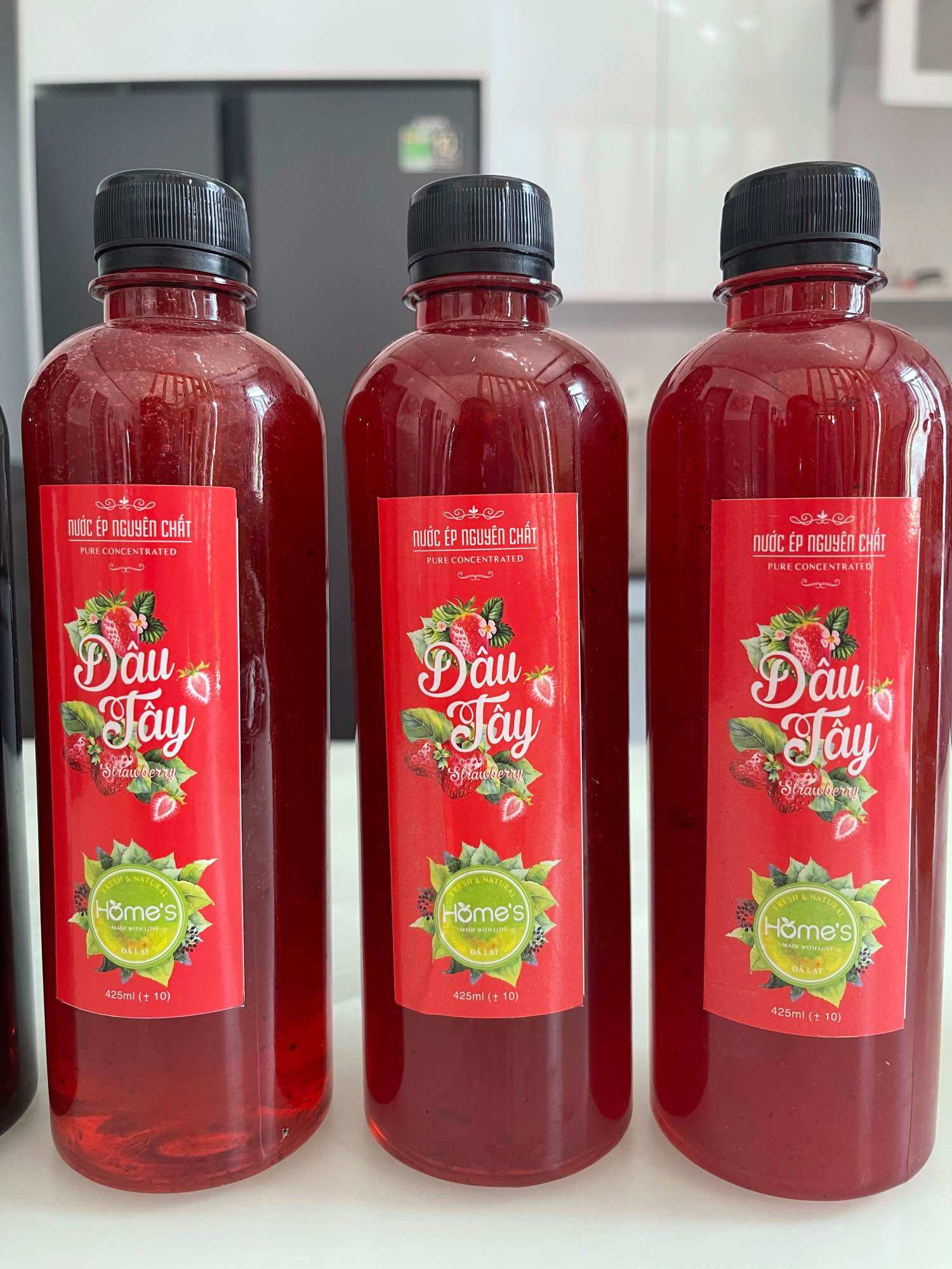 Chai Nước cốt dâu tây tươi Đà Lạt siro syrup mỗi chai 425ml