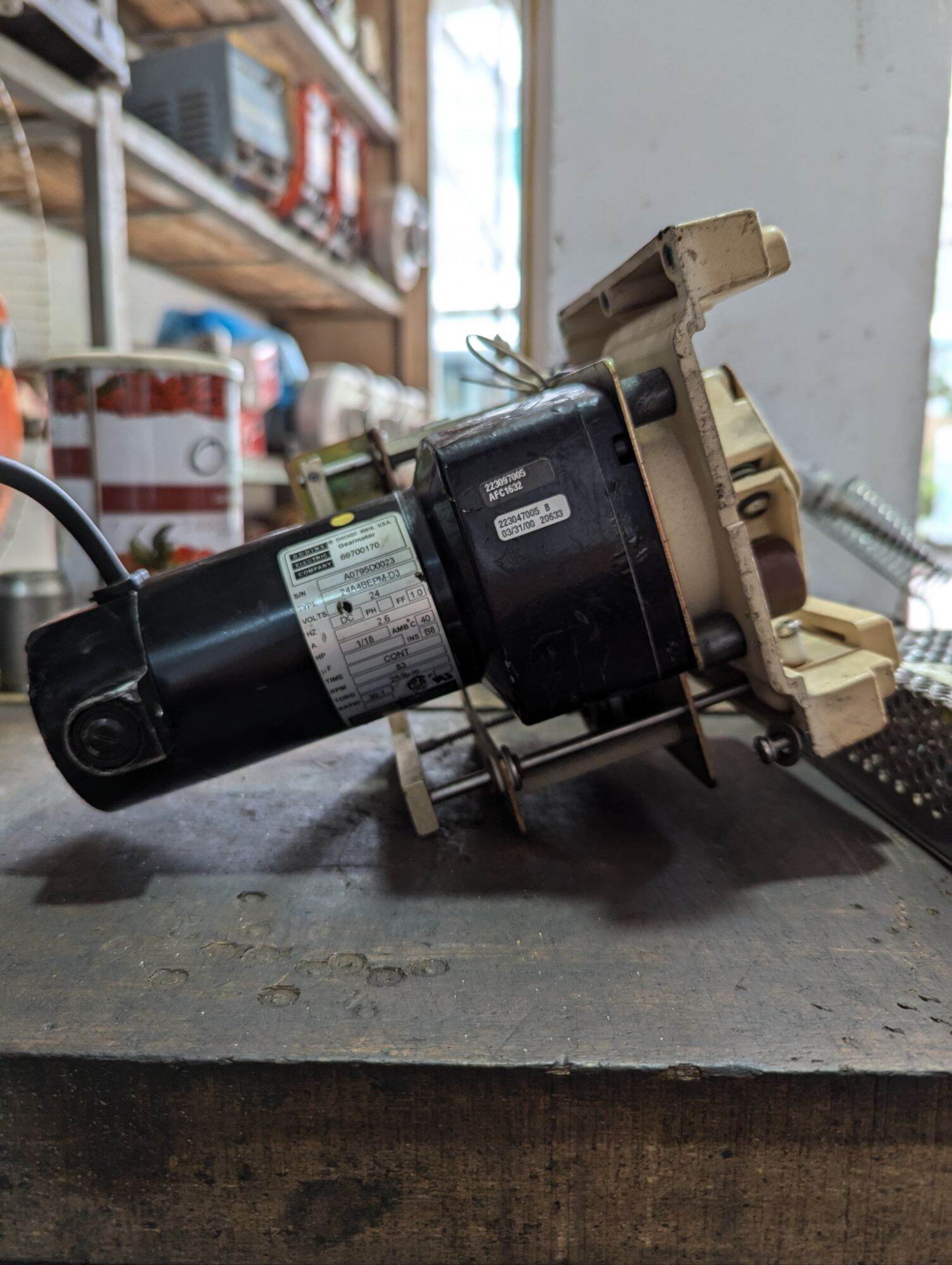 Động Cơ Giảm Tốc DC 12-24V, 60W (12V - 60 vòng/phút). Đạt tải 70kg kéo bền, đẩy khoẻ, đáp ứng sử dụng ngoài trời, điện bình ắc quy
