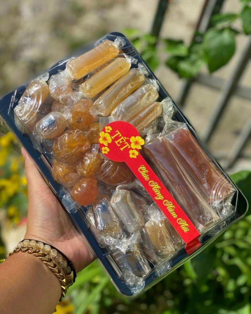 Hộp mứt Ngũ phúc đông đầy 700g