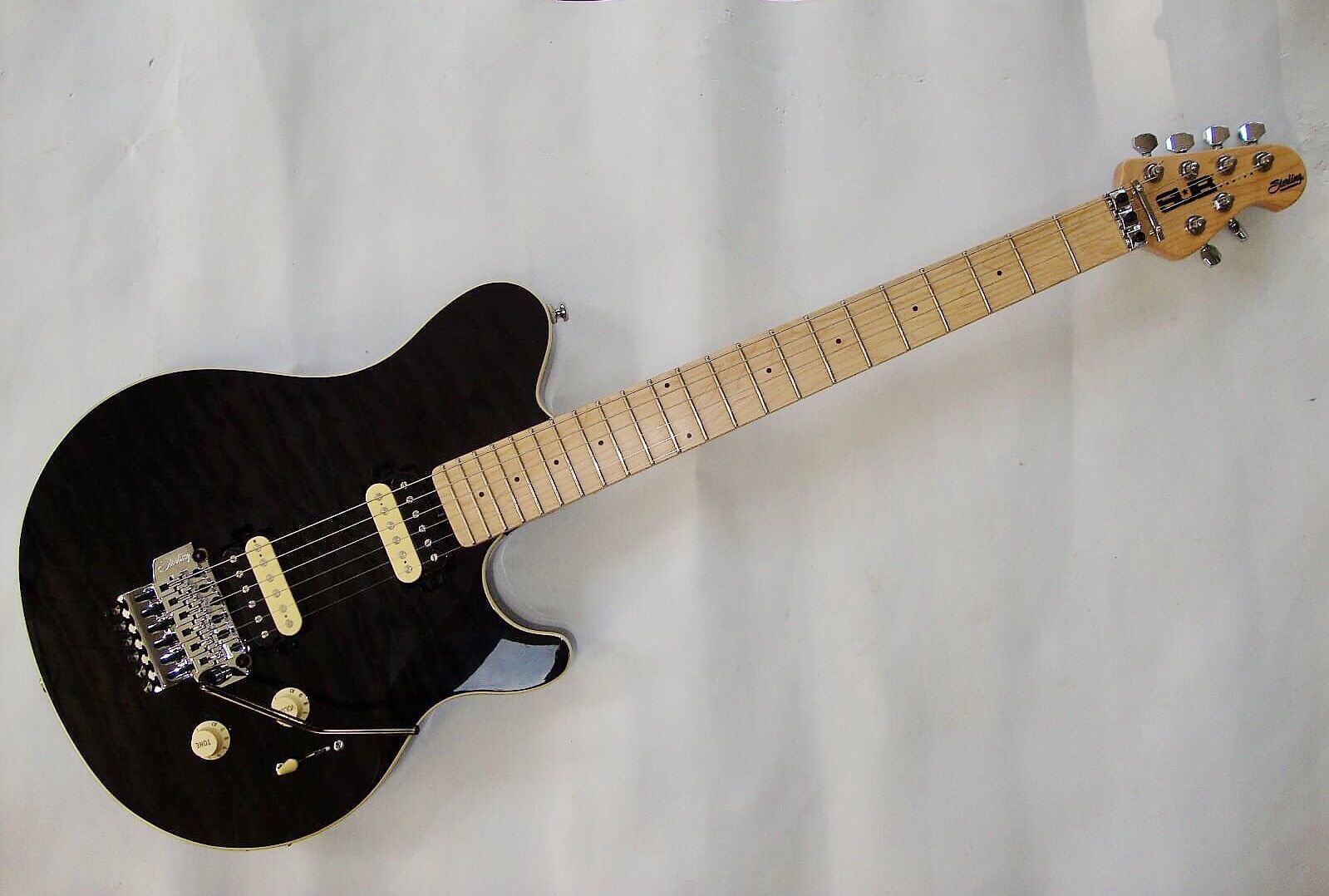 Đàn Guitar Điện Sterling SUB AX4 màu Trans Black