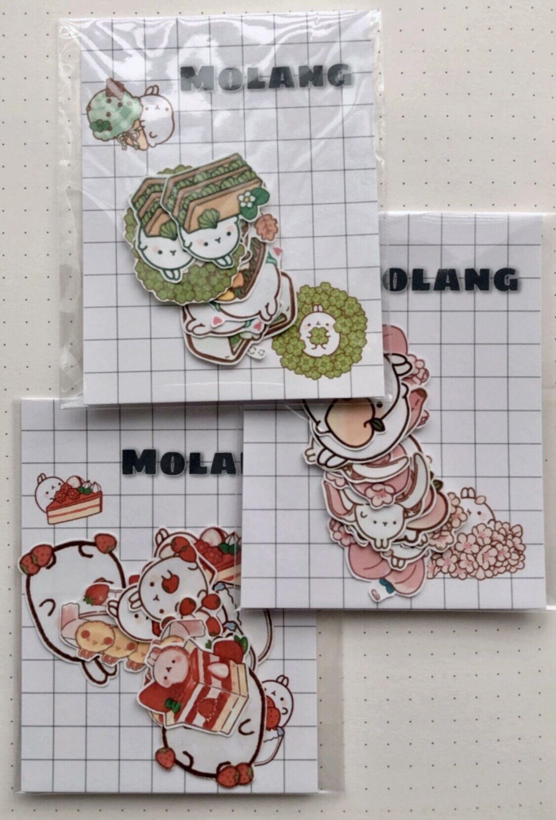 Set 12 miếng dán sticker trang trí hoạ tiết molang