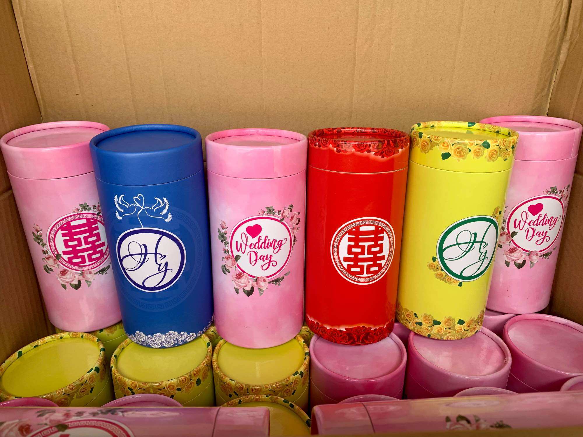 Lon trà cưới hỏi . kích thước 19cm x8.5cm