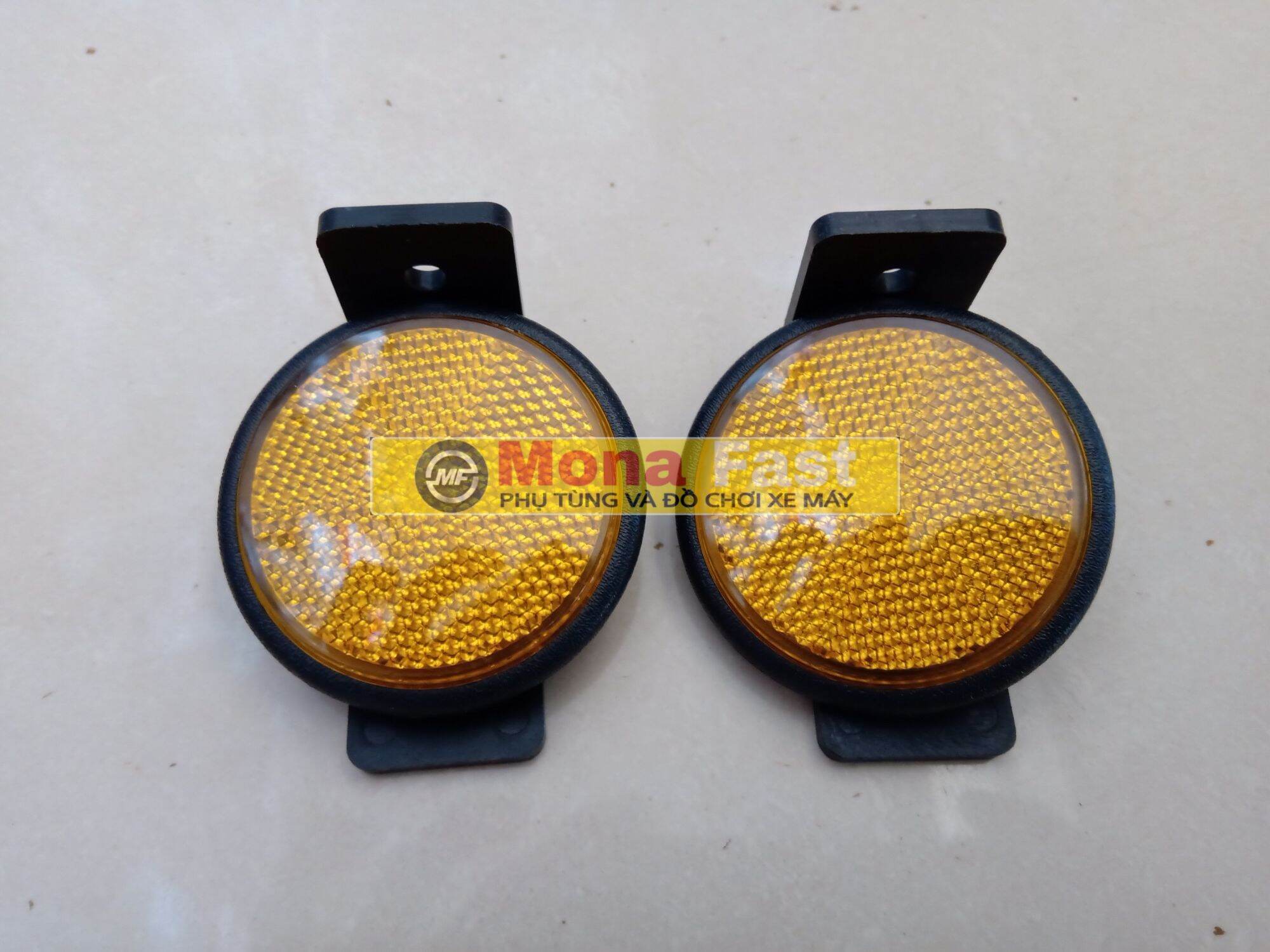 Mắt mèo phản quang gắn biển số xe máy