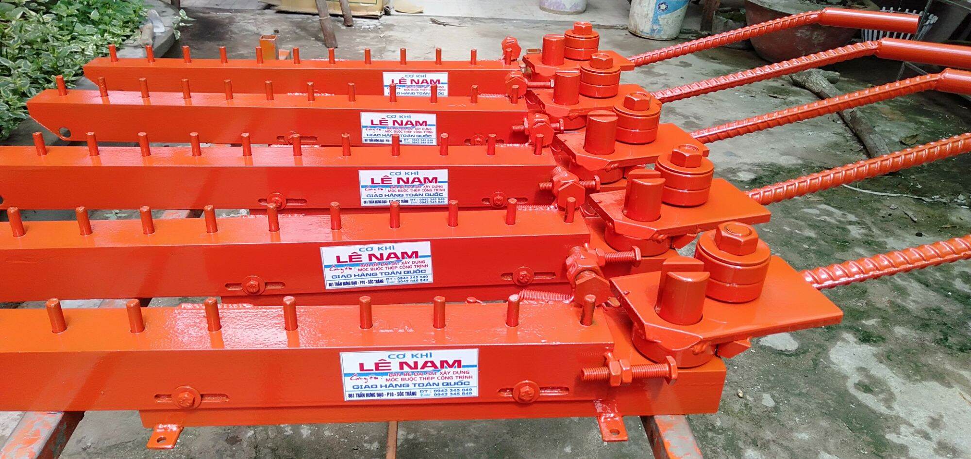 Bàn bẻ đai xây dựng