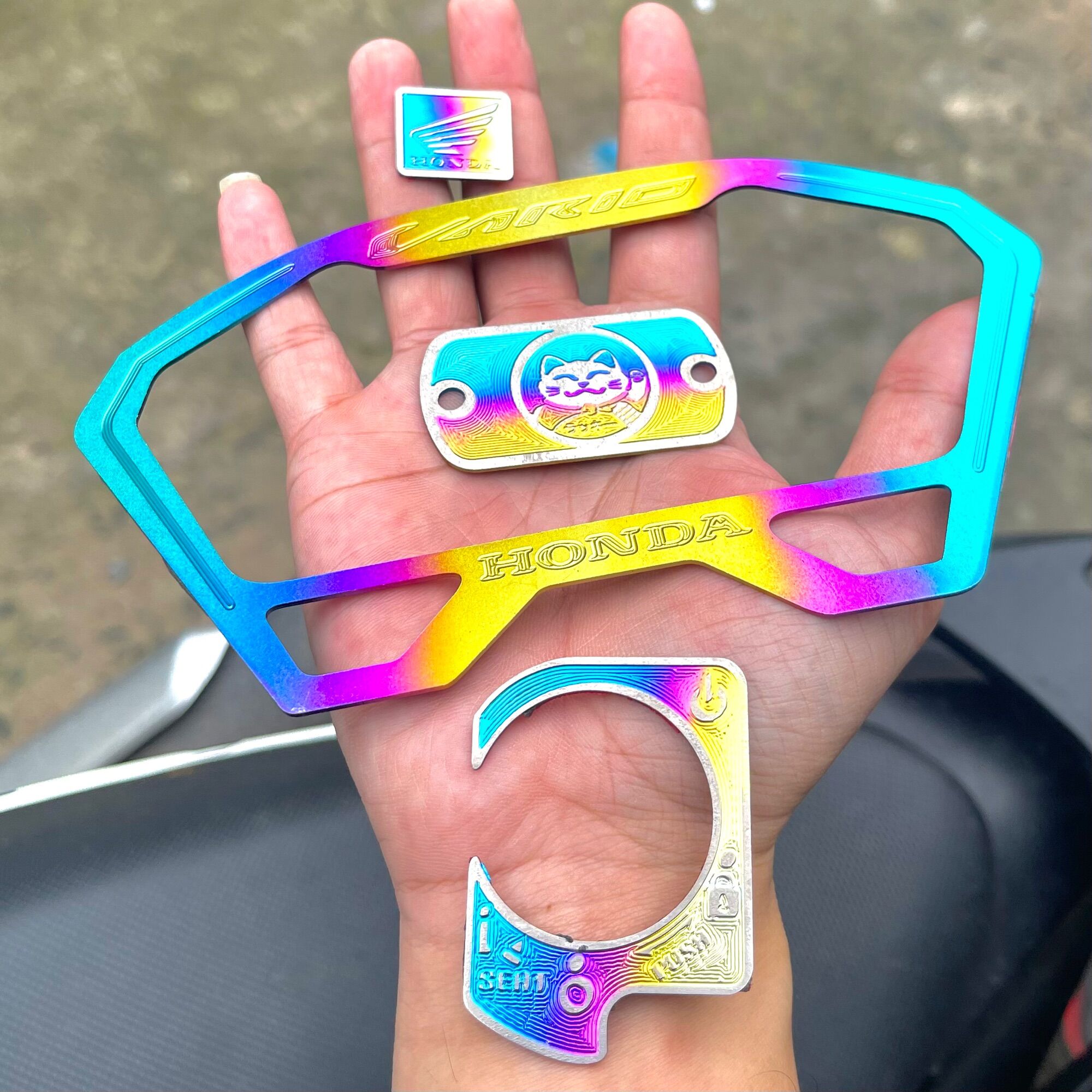   TEM XỊN  Combo 4 tem titan dán viền xe Vario 125 150 siêu sáng đẹp  VARIO 2023 ko gắn dc viền đồng hồ  