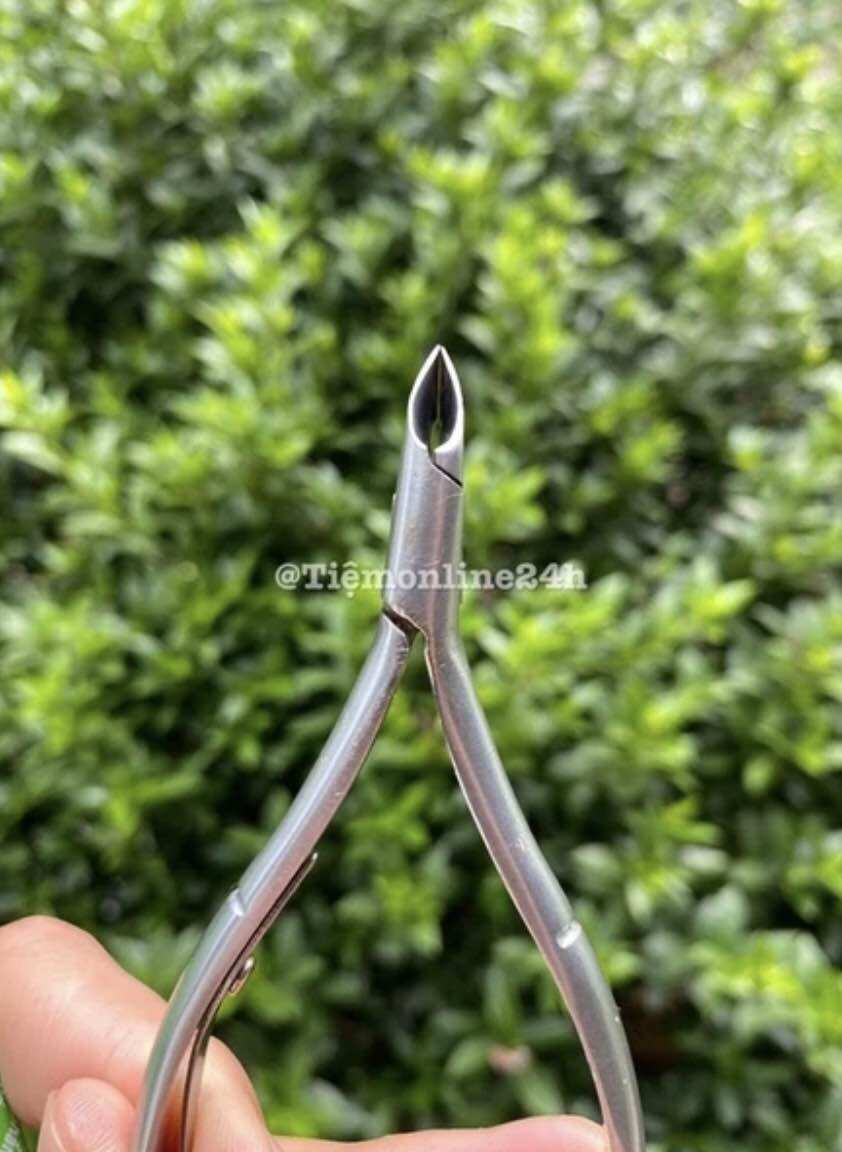 Kiềm cắt da màu trắng bạc