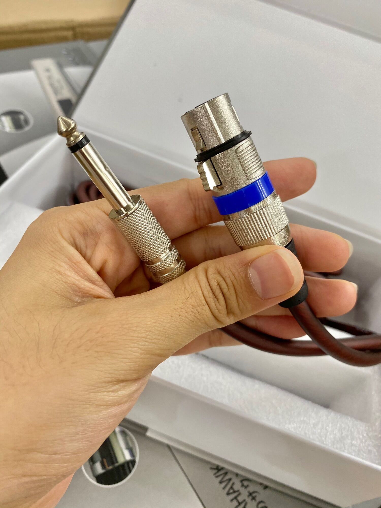 Mic có dây Tomahawk Nhật hát cực bắt míc , chống hú