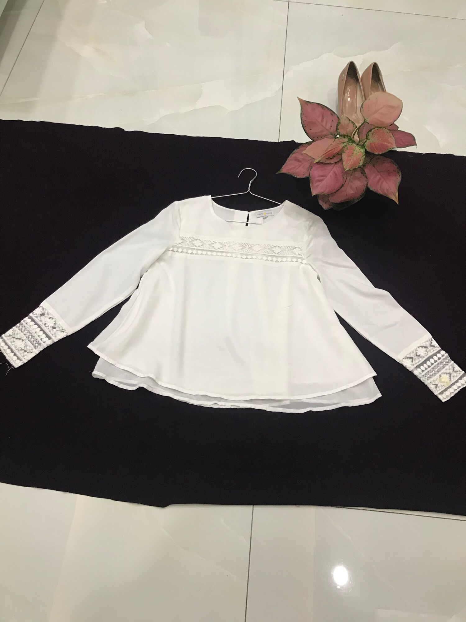 Áo kiểu cổ tròn ren