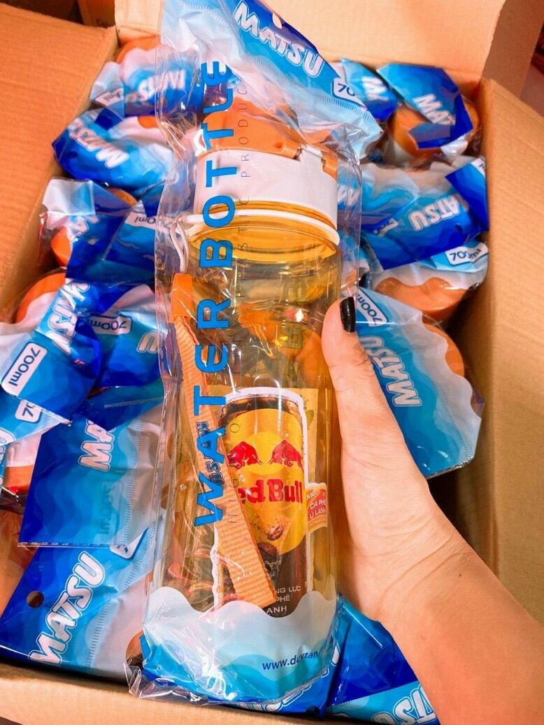 Bình nước Duy Tân 700ml có dây - hàng km red bull