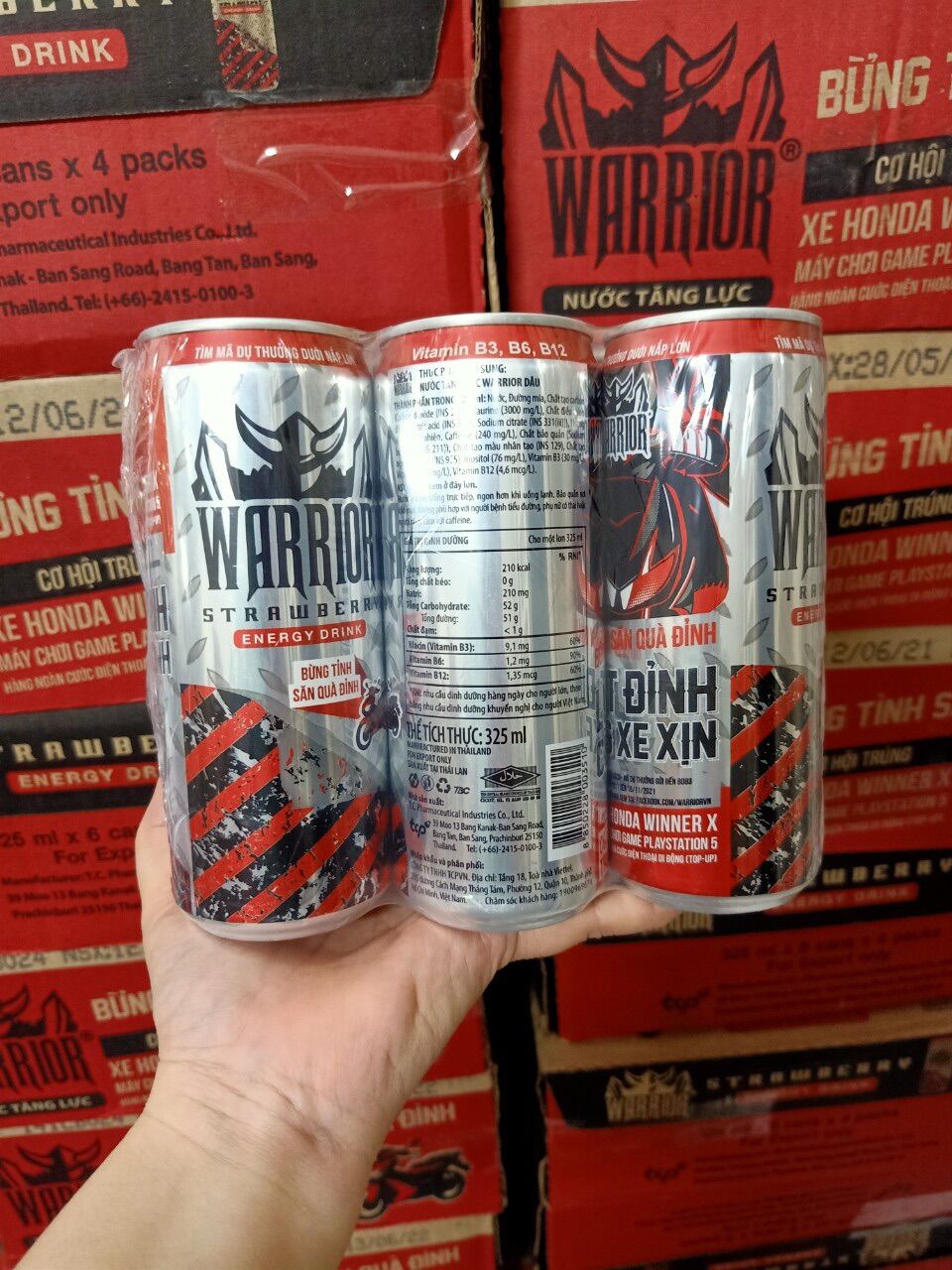Thùng 24 lon nước tăng lực warrior 325ml vị dâu