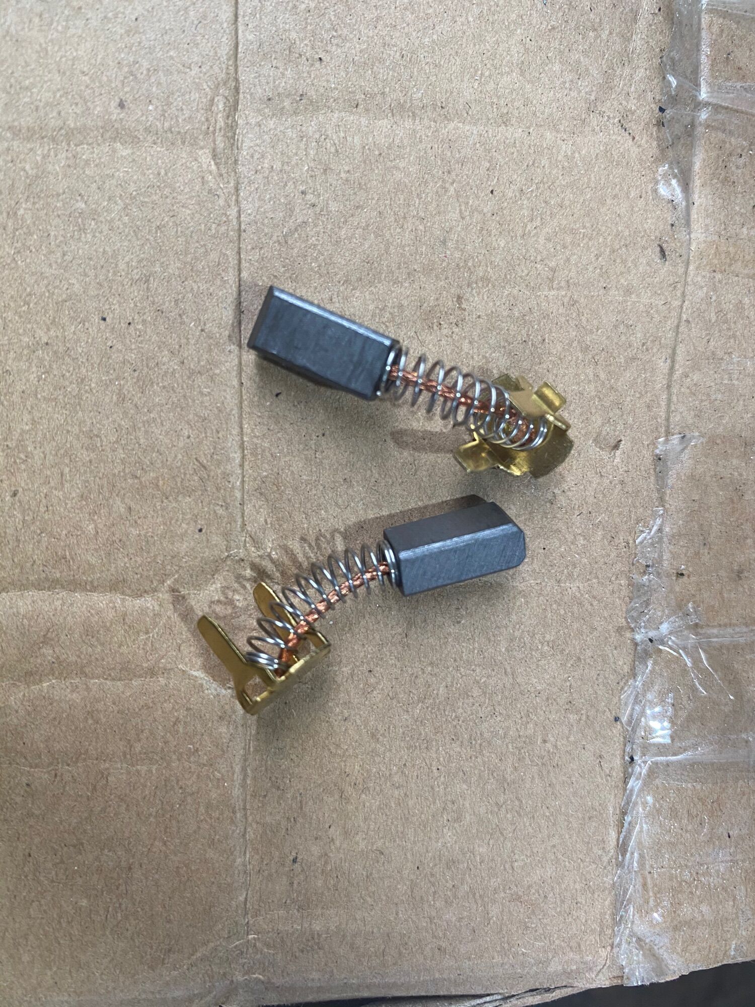 Chổi than máy pin hitachi - 100% carbon