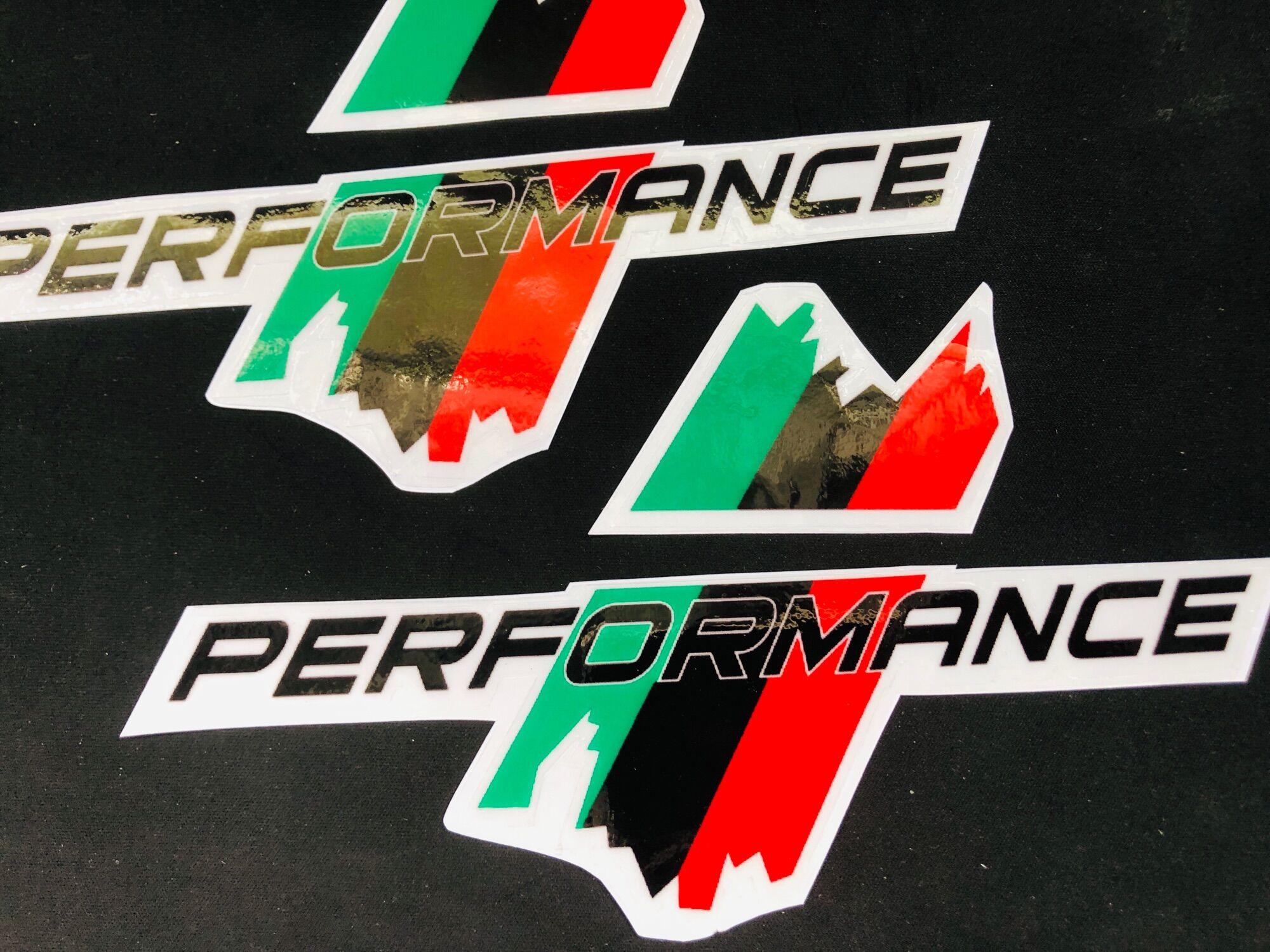 LOGO PERFORMACE LỚN LÁ DECAL IN TRONG