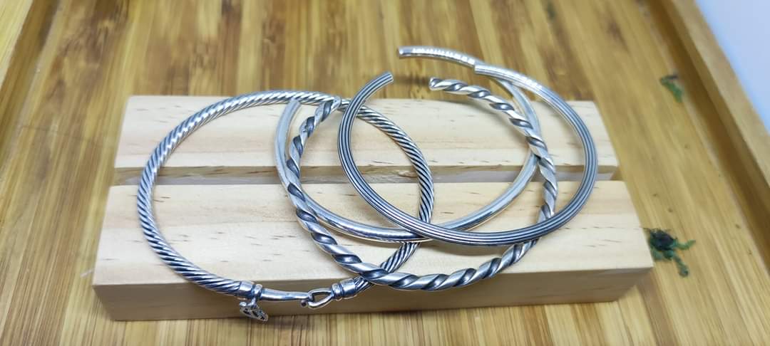GauBee Charm bạc 925 kiềng C sọc tb xỏ