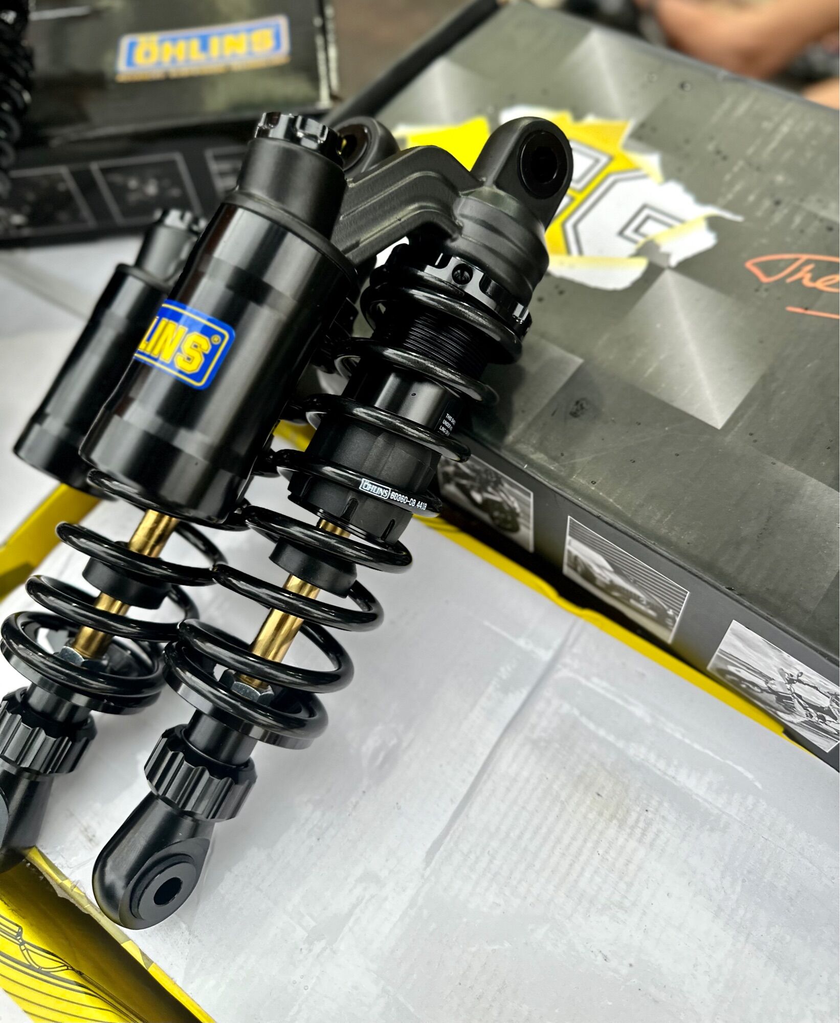 Phuộc Ohlins Bình Dầu Đen Ty Vàng Wave Sirius