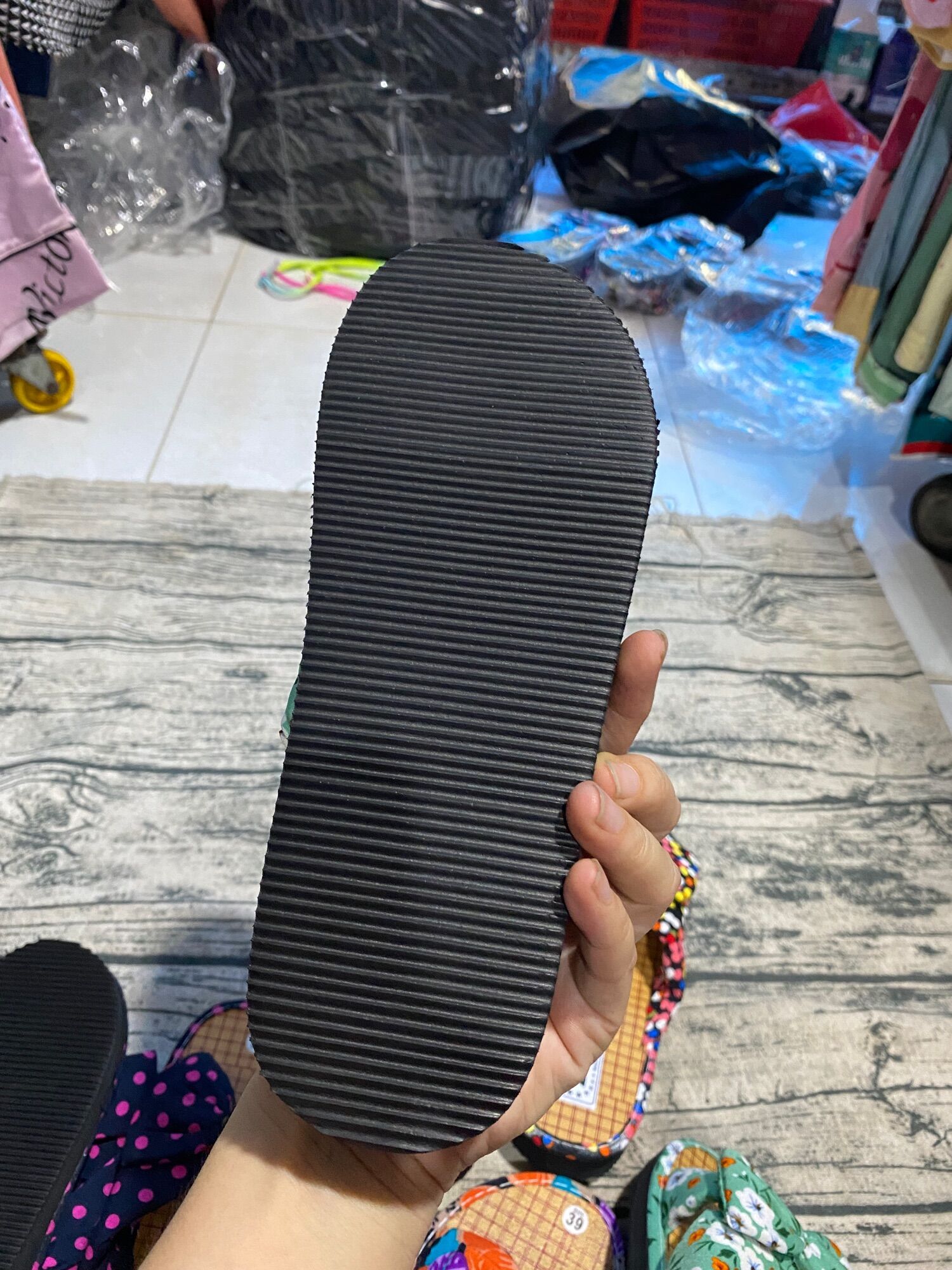 Dép nơ vải mang trong nhà