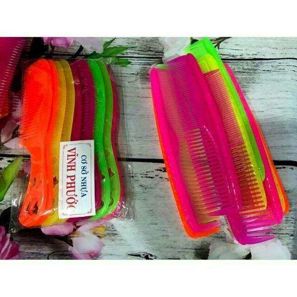 1 cái lược chải tóc