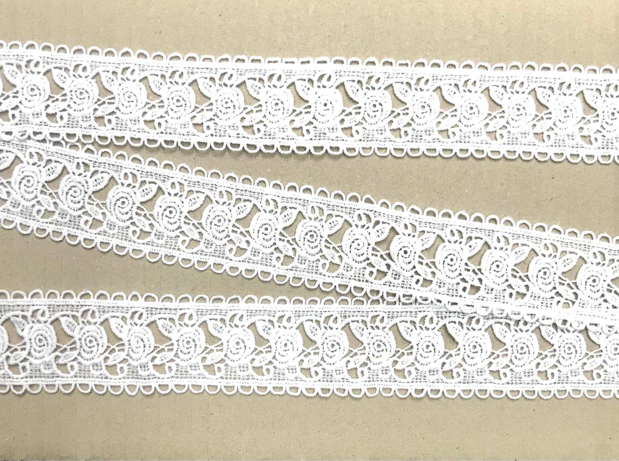 1 mét ren cotton màu trắng.